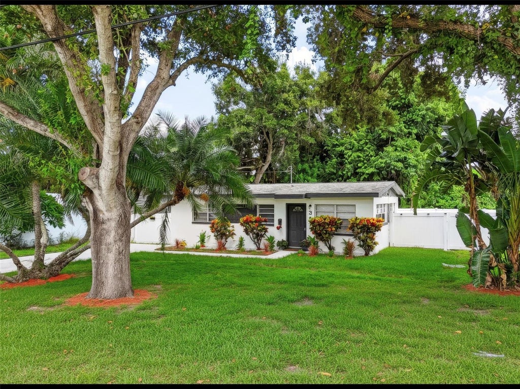 Photo of 327 Barbara Circle, Belleair, FL 33756 (MLS # S5156453)