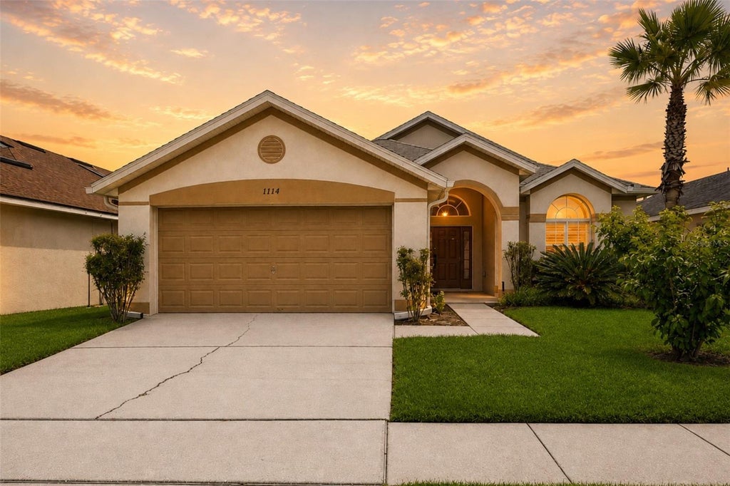 Photo of 1114 Bloomingdale Drive, Davenport, FL 33897 (MLS # O6435872)