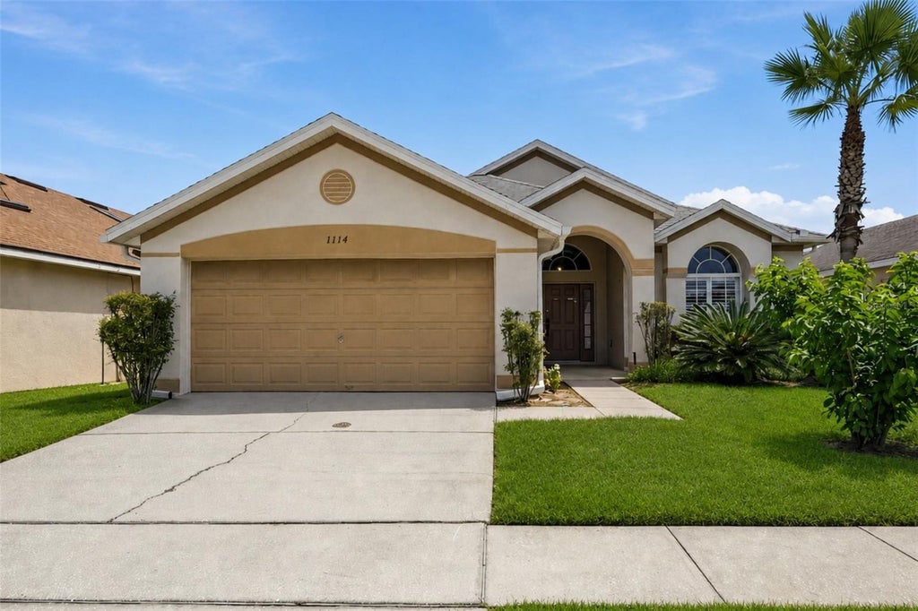 Photo of 1114 Bloomingdale Drive, Davenport, FL 33897 (MLS # O6435872)