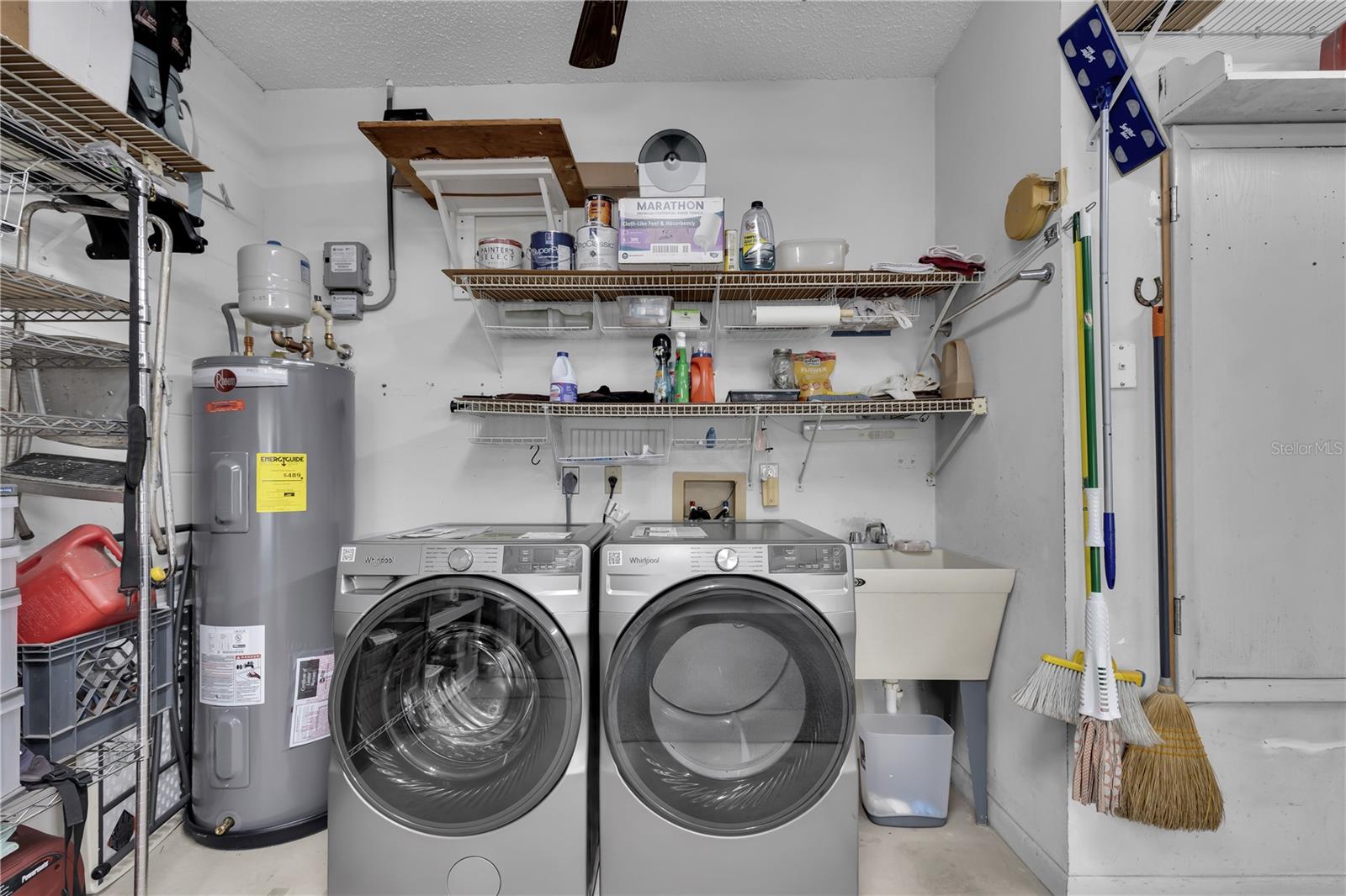 CIRCLE SQUARE WOODS 04 - Residential