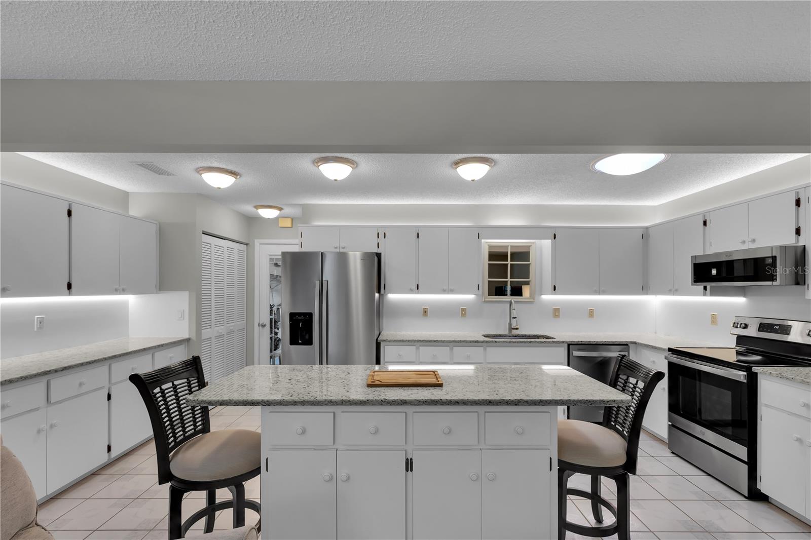 CIRCLE SQUARE WOODS 04 - Residential