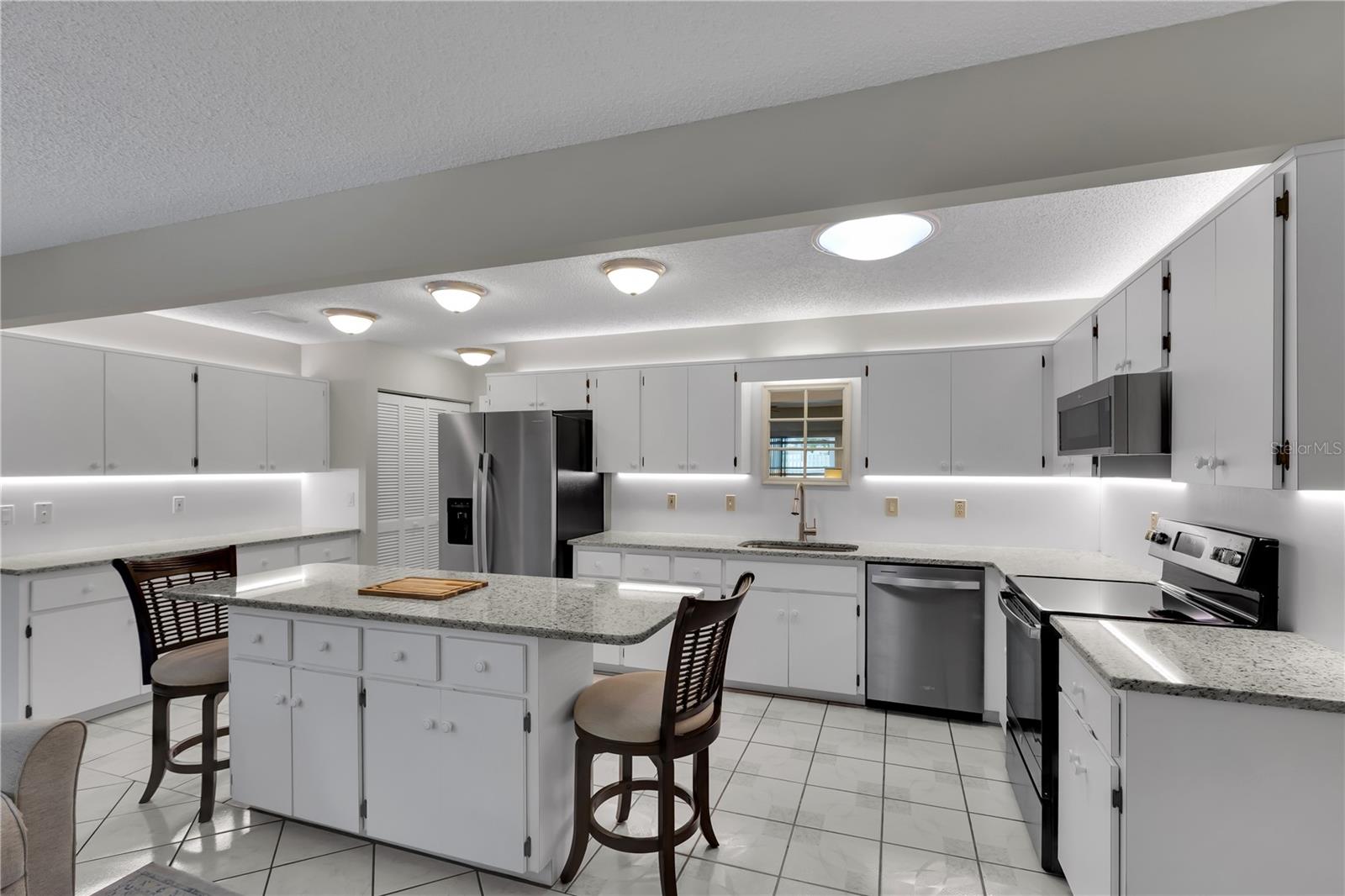 CIRCLE SQUARE WOODS 04 - Residential