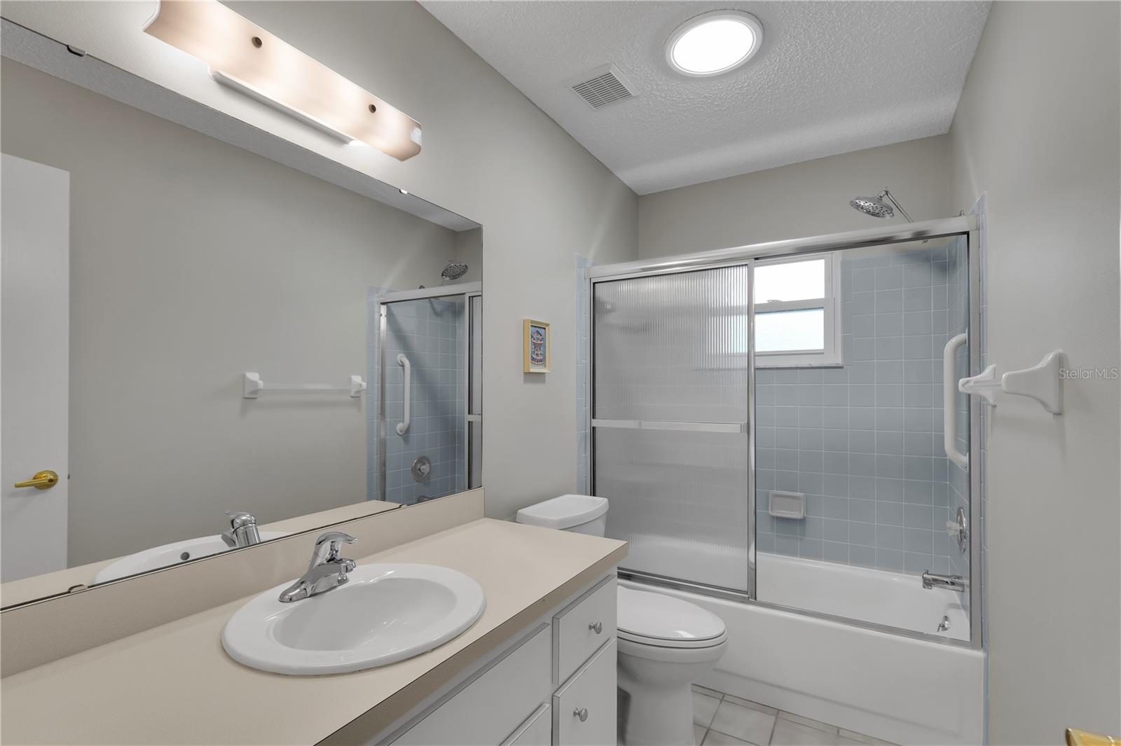 CIRCLE SQUARE WOODS 04 - Residential