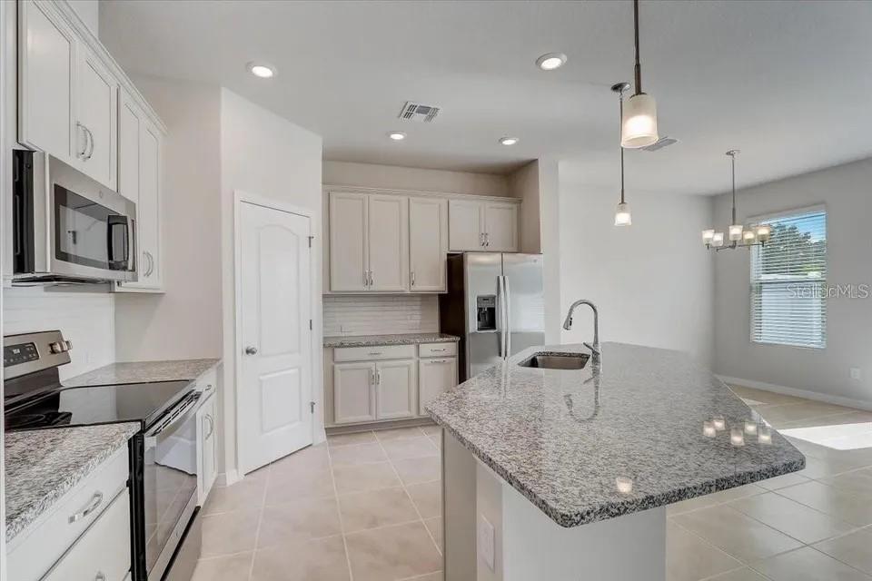 LAKE MDW LNDG - Residential Lease