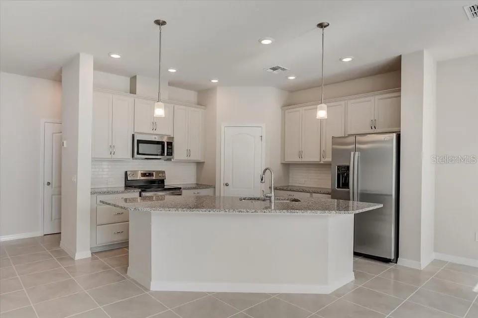 LAKE MDW LNDG - Residential Lease