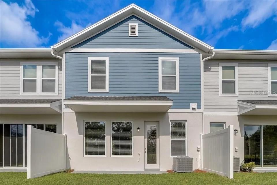 LAKE MDW LNDG - Residential Lease