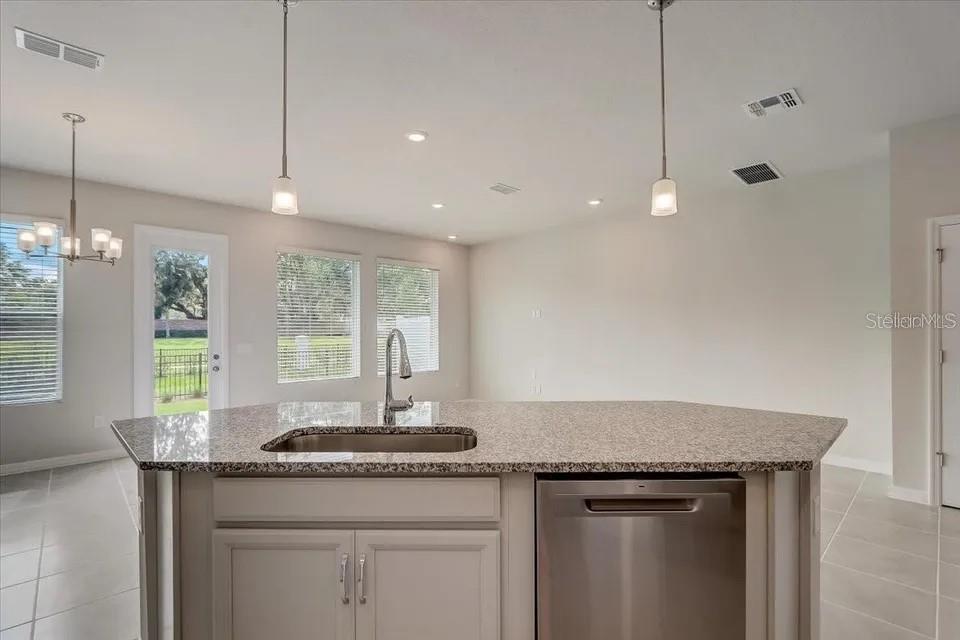 LAKE MDW LNDG - Residential Lease