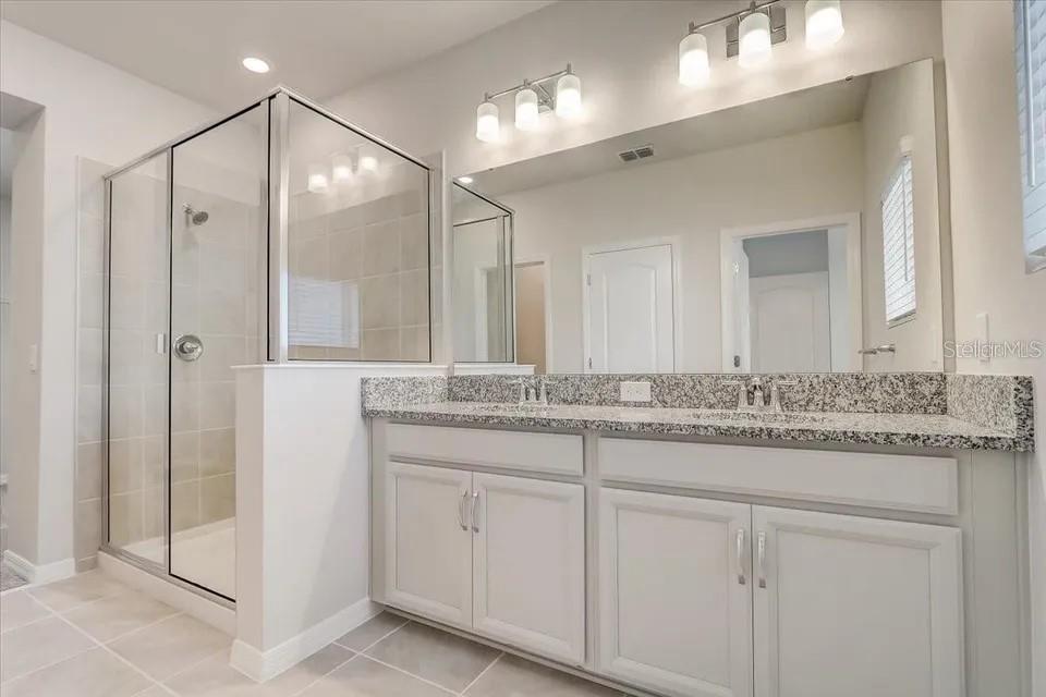 LAKE MDW LNDG - Residential Lease