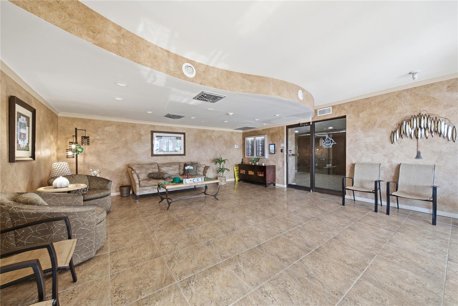 19029 US HIGHWAY 19 N 9-401