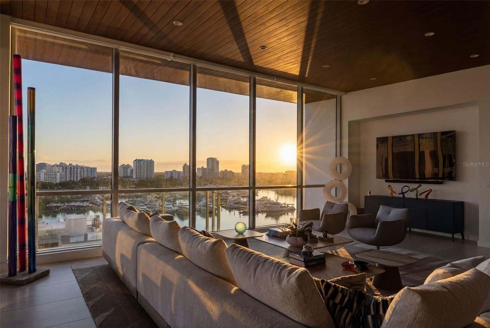 111 GOLDEN GATE POINT 802PH