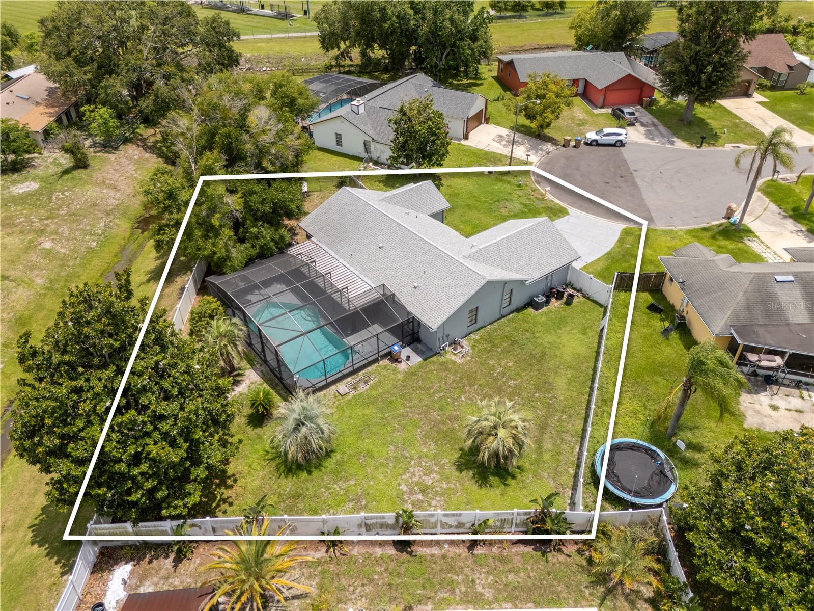 113 CANDLEWOOD COURT
