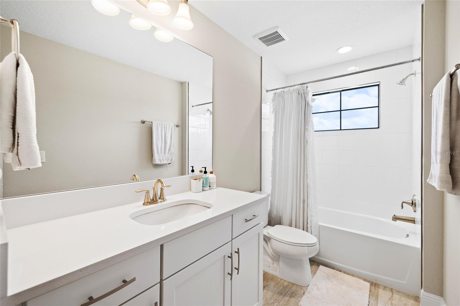 HINTON HAWKSTONE PHASE 1A2 LOT 18 BLOCK 21 - Residential