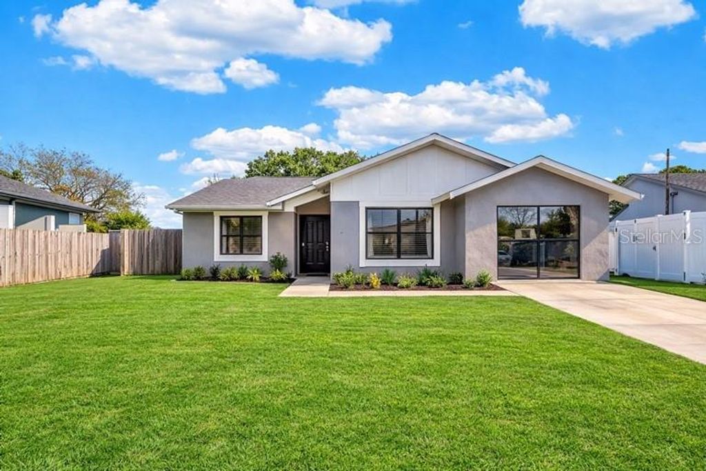 Photo of 6807 White Cliffs Way, Tampa, FL 33625 (MLS # TB8479299)