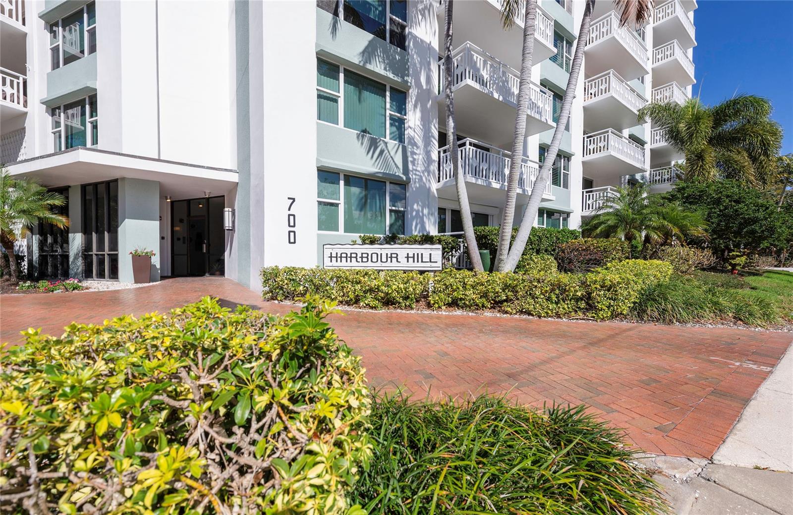 700 BEACH DRIVE NE 406