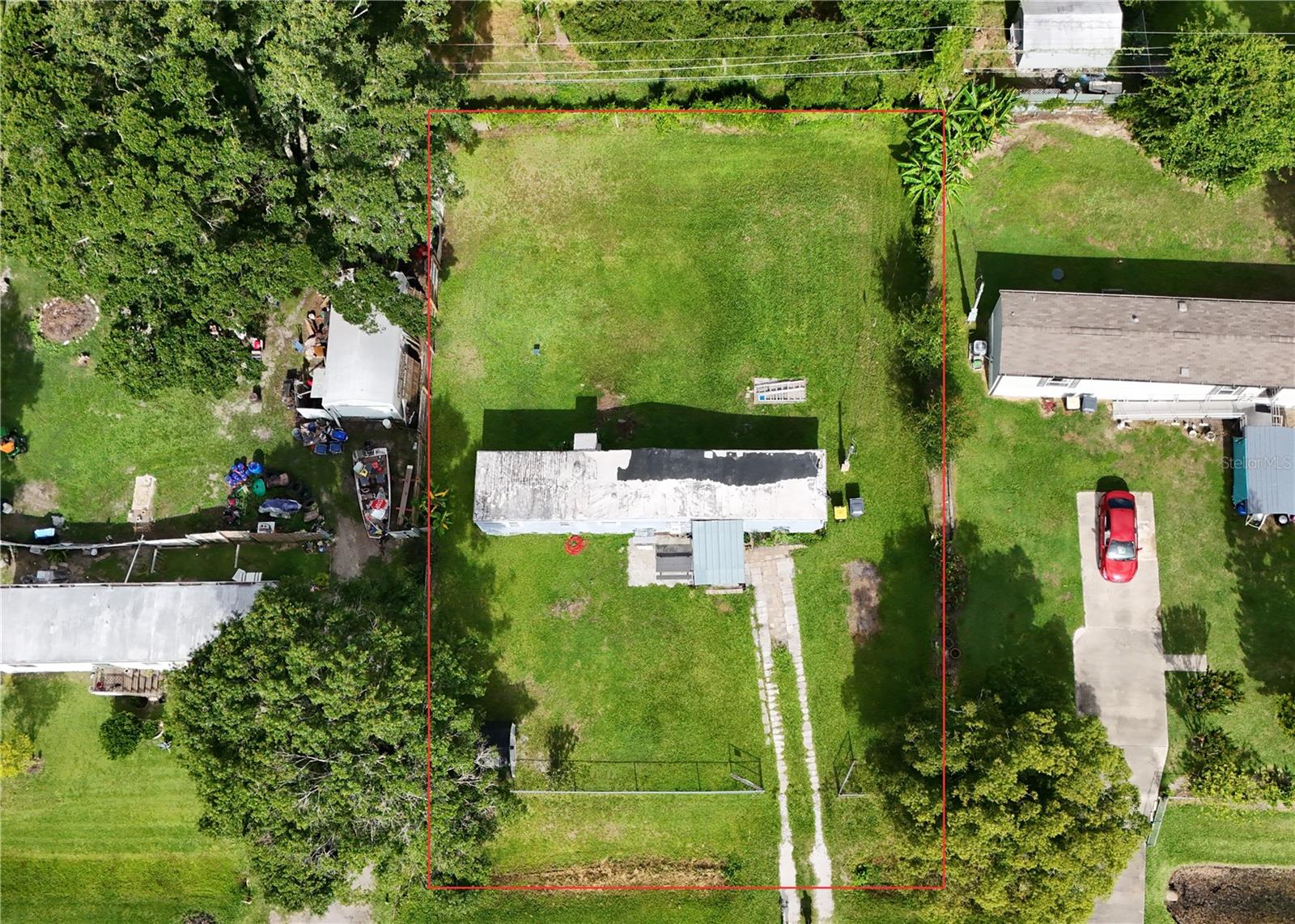 Calling all Investors!!
FOR SALE: Cozy Mobile Home in North Lakeland- No HOA!
Welcome to your next opportunity! Nestled in the heart of North Lakeland, this mobile home sits on a .25- acre lot with No HOA, giving you the freedom to truly make it your own- park your boat, RV, build a shed, garden, or create the outdoor space of your dreams without restrictions. With a little tlc you could make it your own.
Prime location: Just minutes from shopping plazas', grocery stores, dining options, pharmacies and more- convenience is a major highlight here.
Whether you're commuting to downtown Lakeland, headed to I-4 for access to Tampa and Orlando which are both relatively about 45 minutes away, and daily errands, you're right where you need to be.
Whether you're a first time investor or a veteran, this is an excellent opportunity, schedule your private showing today!