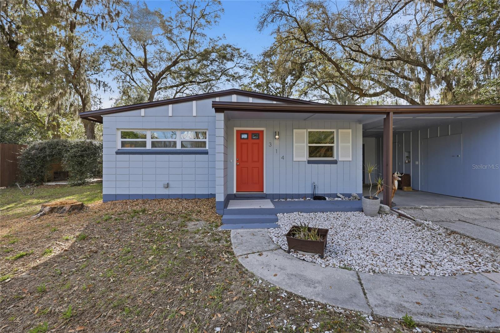 GOLF CLUB MANOR - Residential