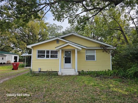 A home in PLANT CITY