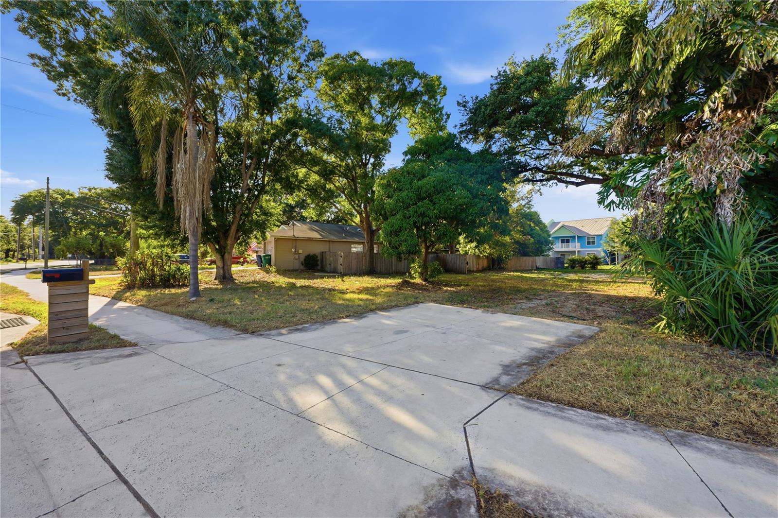 BAYHILL ESTATES ADD - Land