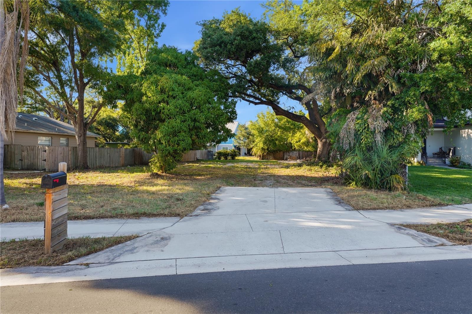 BAYHILL ESTATES ADD - Land