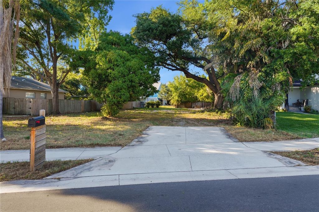 Photo of 2929 W Averill Avenue, Tampa, FL 33611 (MLS # TB8497625)