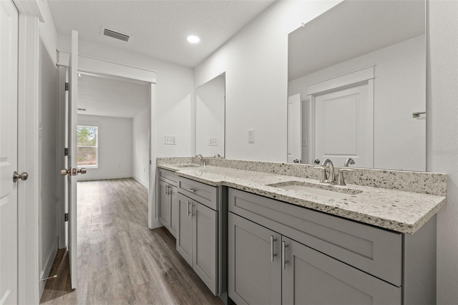 ROYAL HIGHLANDS - Residential