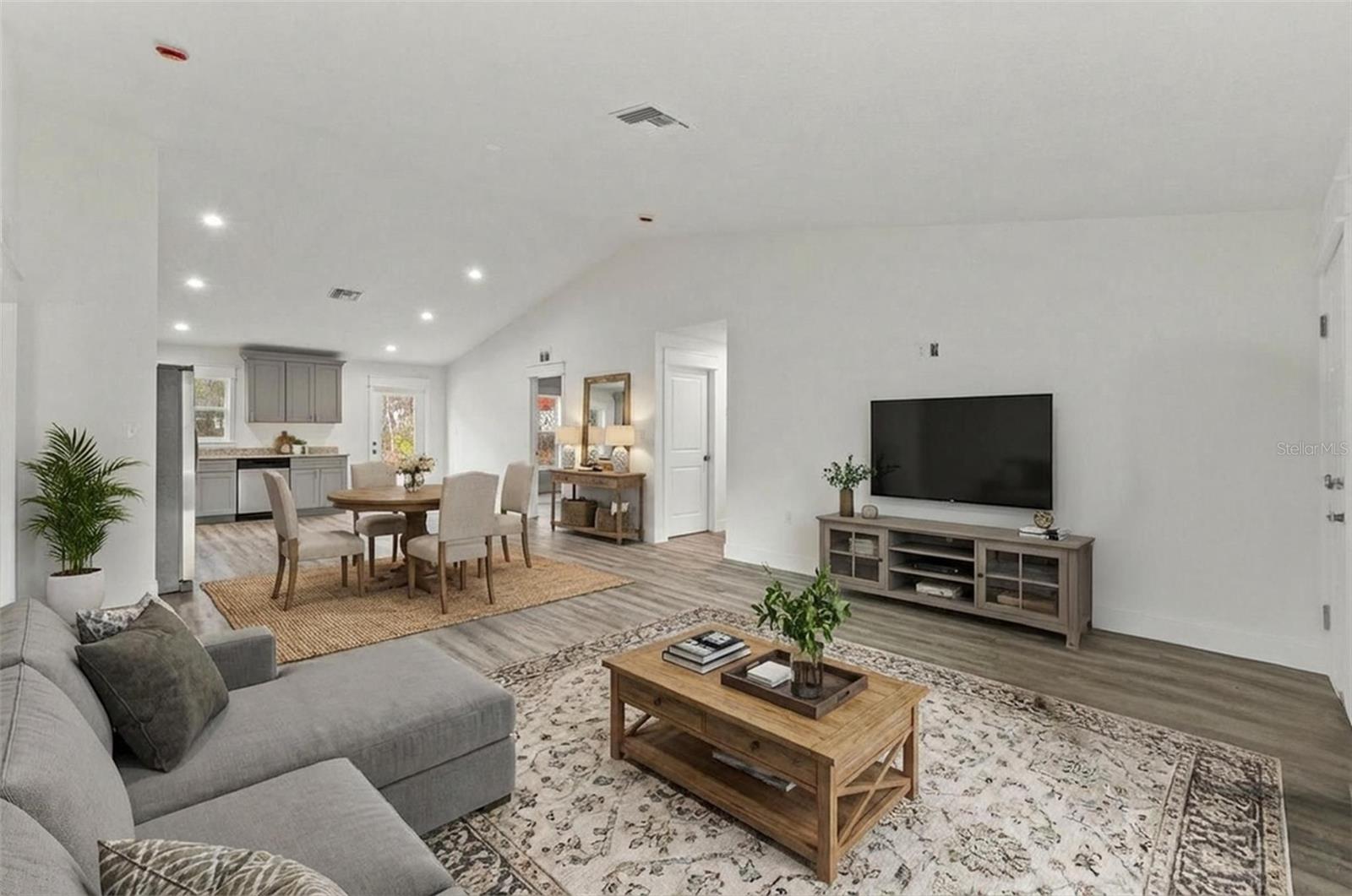 ROYAL HIGHLANDS - Residential