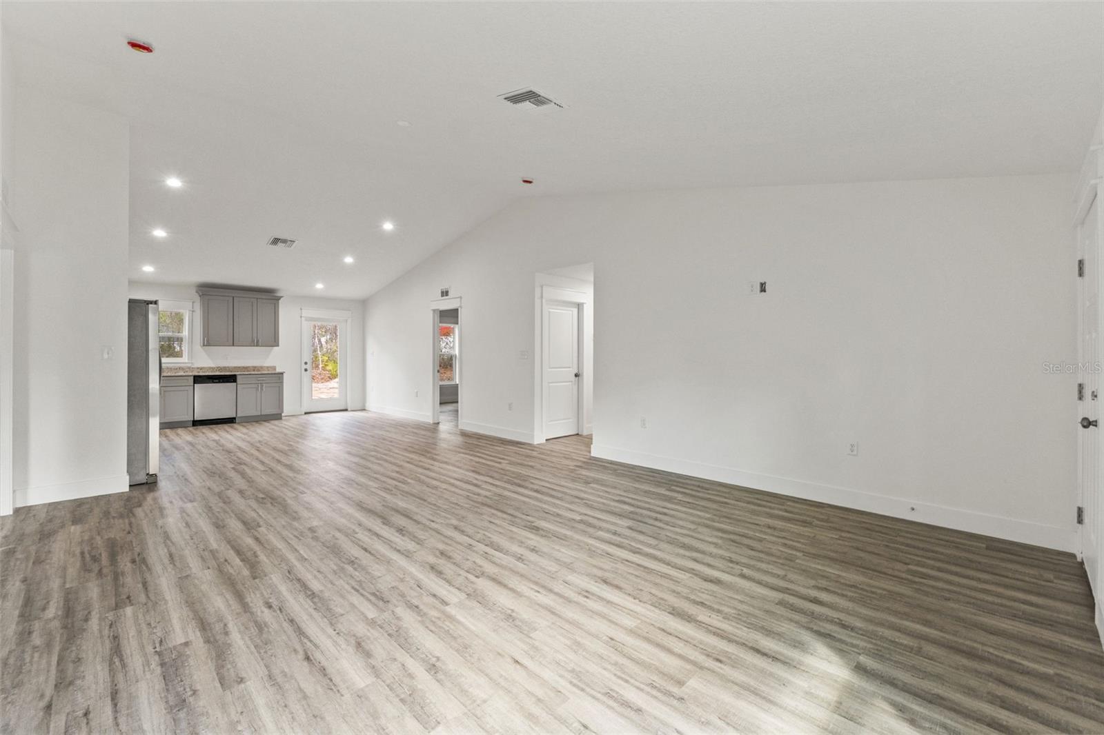 ROYAL HIGHLANDS - Residential