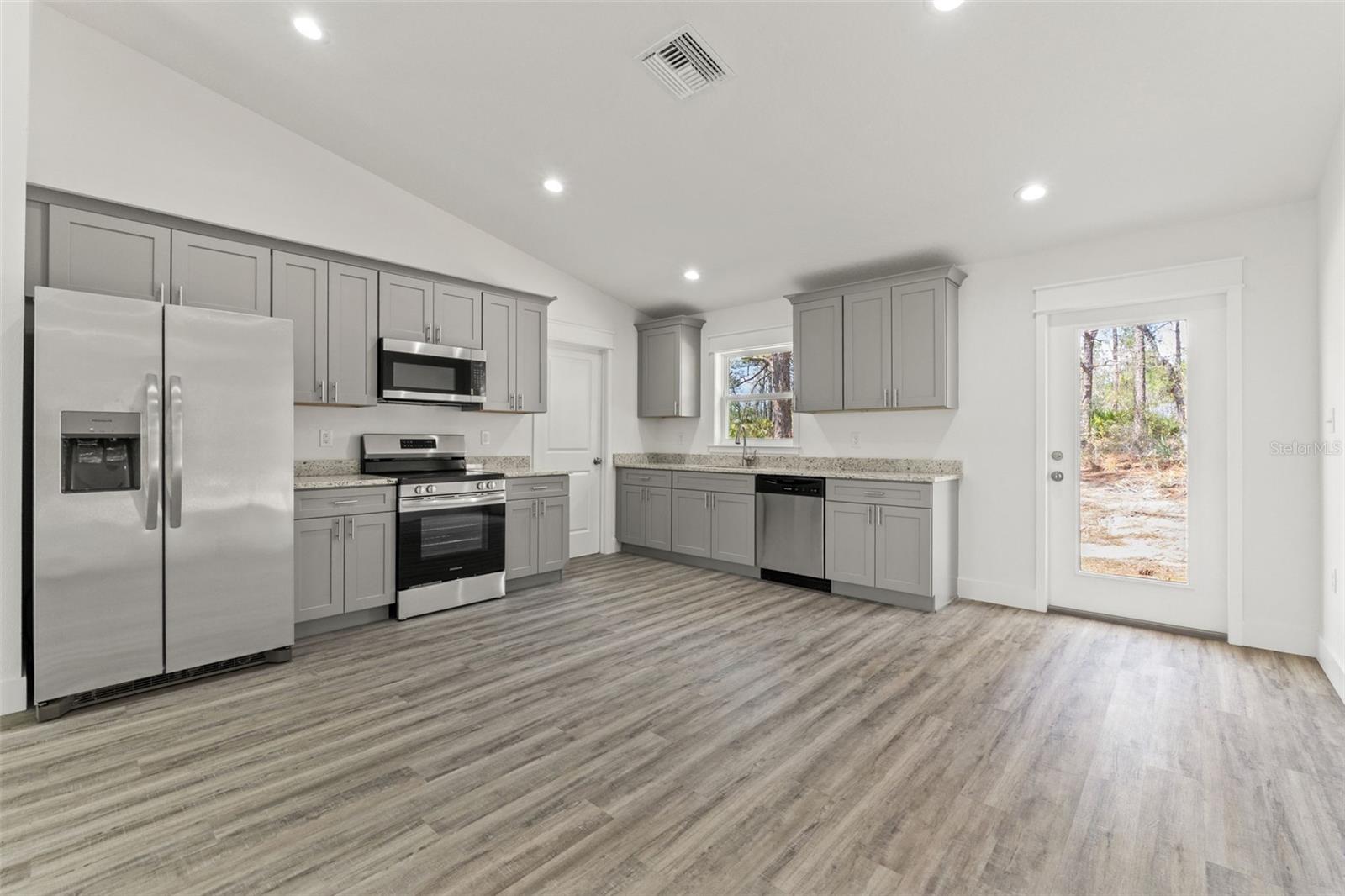 ROYAL HIGHLANDS - Residential