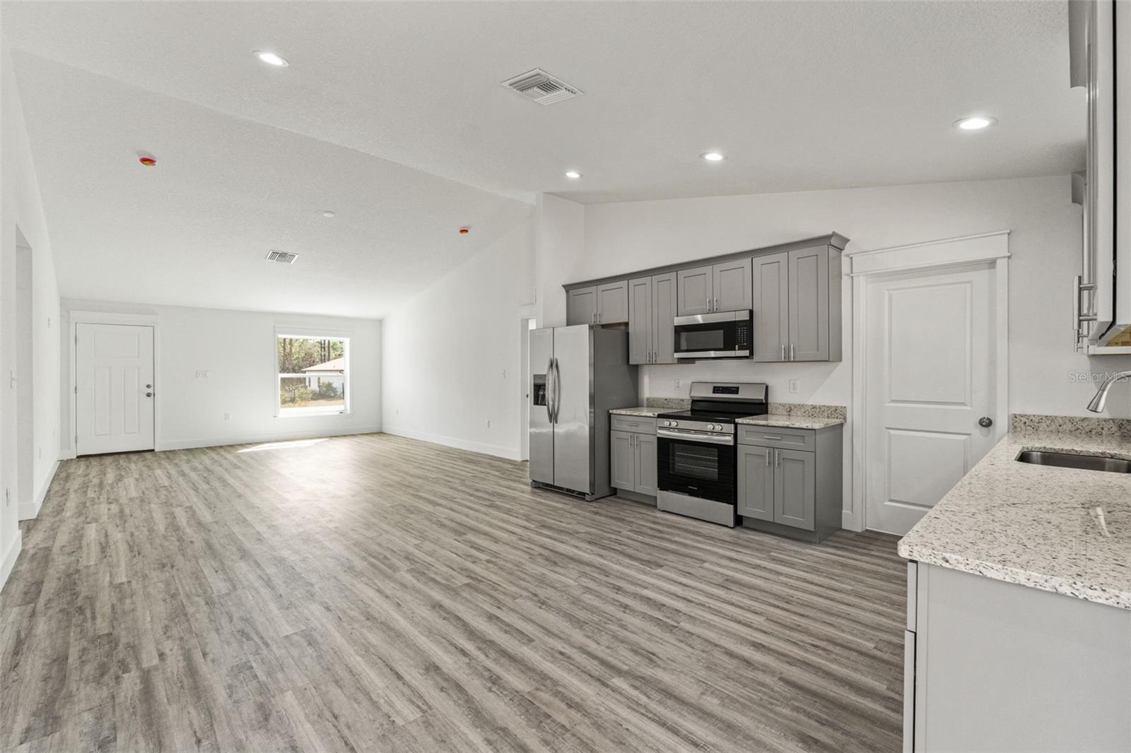 ROYAL HIGHLANDS - Residential