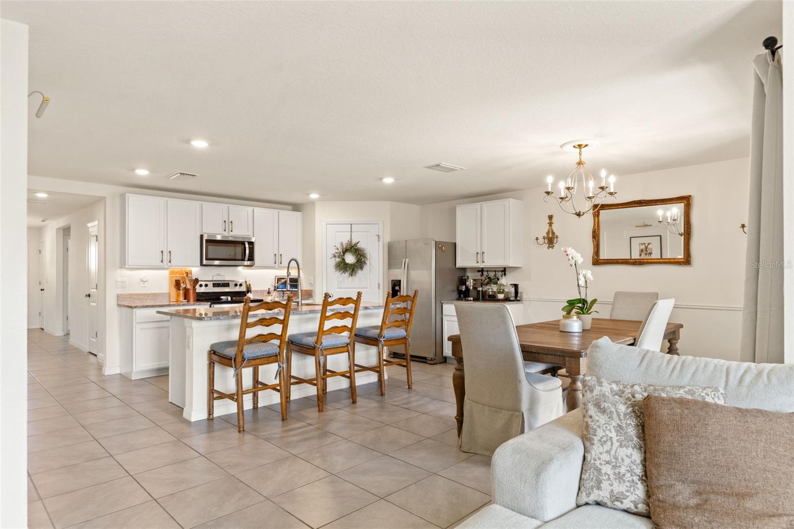 TRIUMPH SOUTH PH 1 - Residential