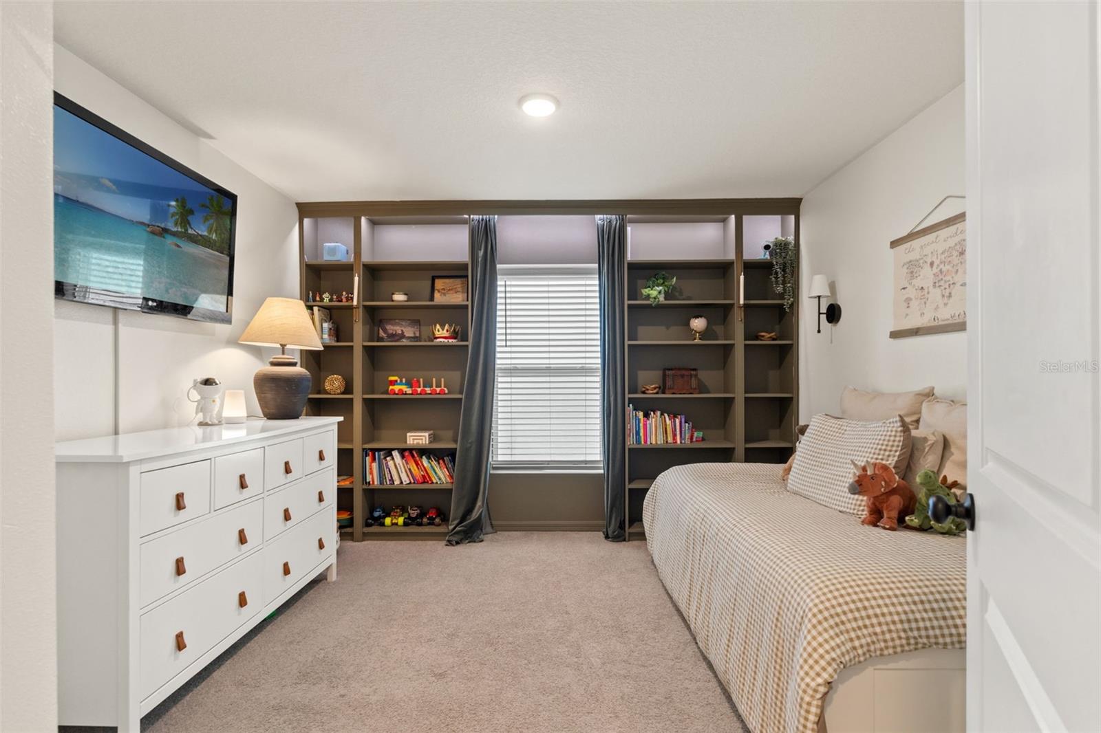 TRIUMPH SOUTH PH 1 - Residential