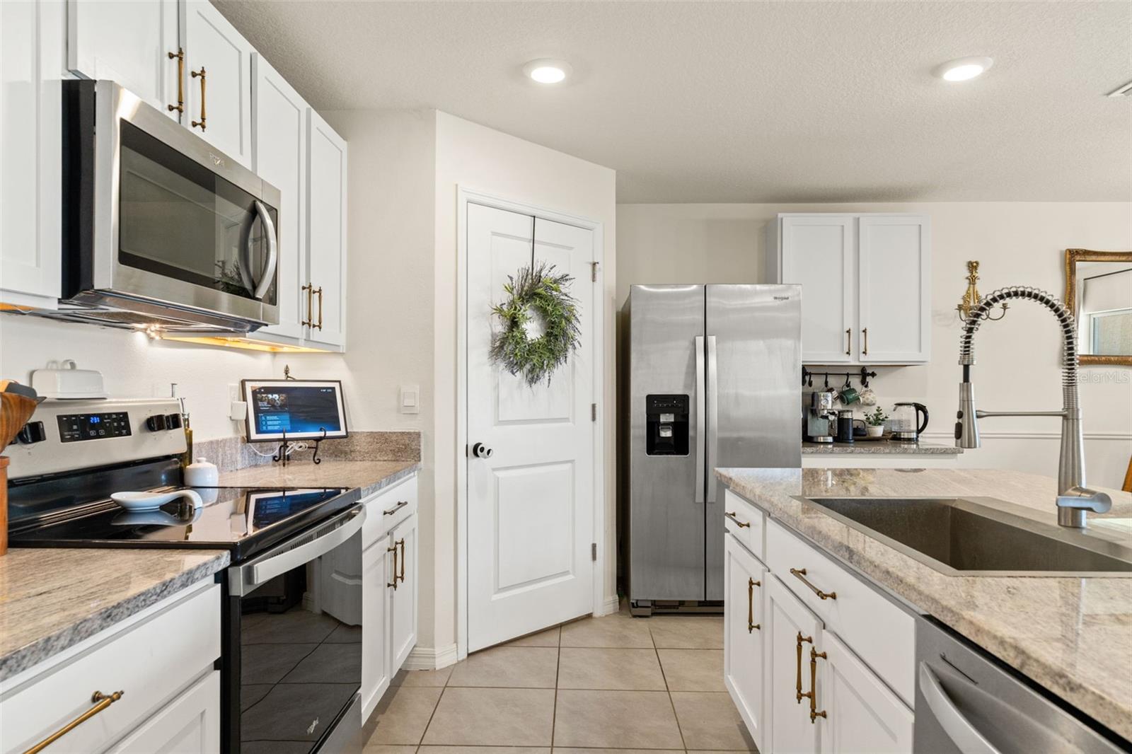 TRIUMPH SOUTH PH 1 - Residential