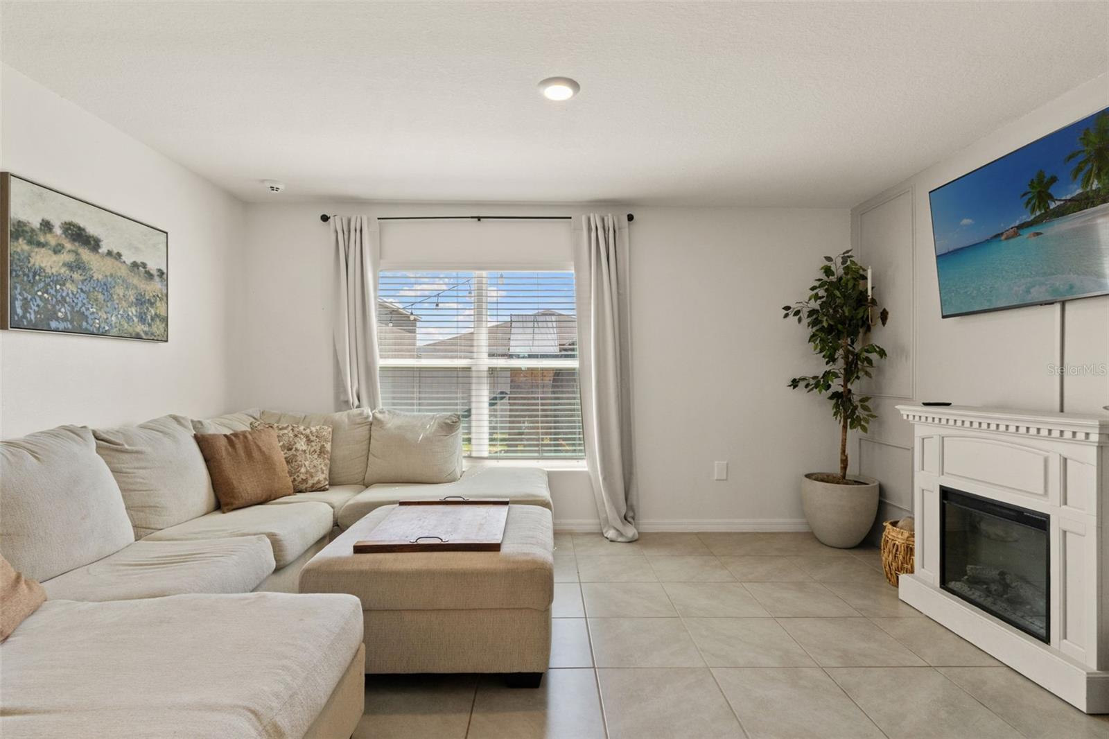 TRIUMPH SOUTH PH 1 - Residential