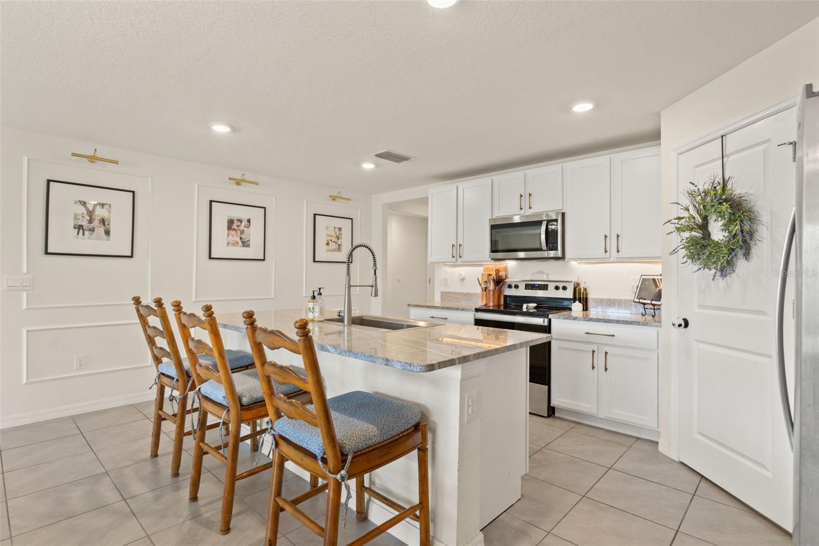 TRIUMPH SOUTH PH 1 - Residential