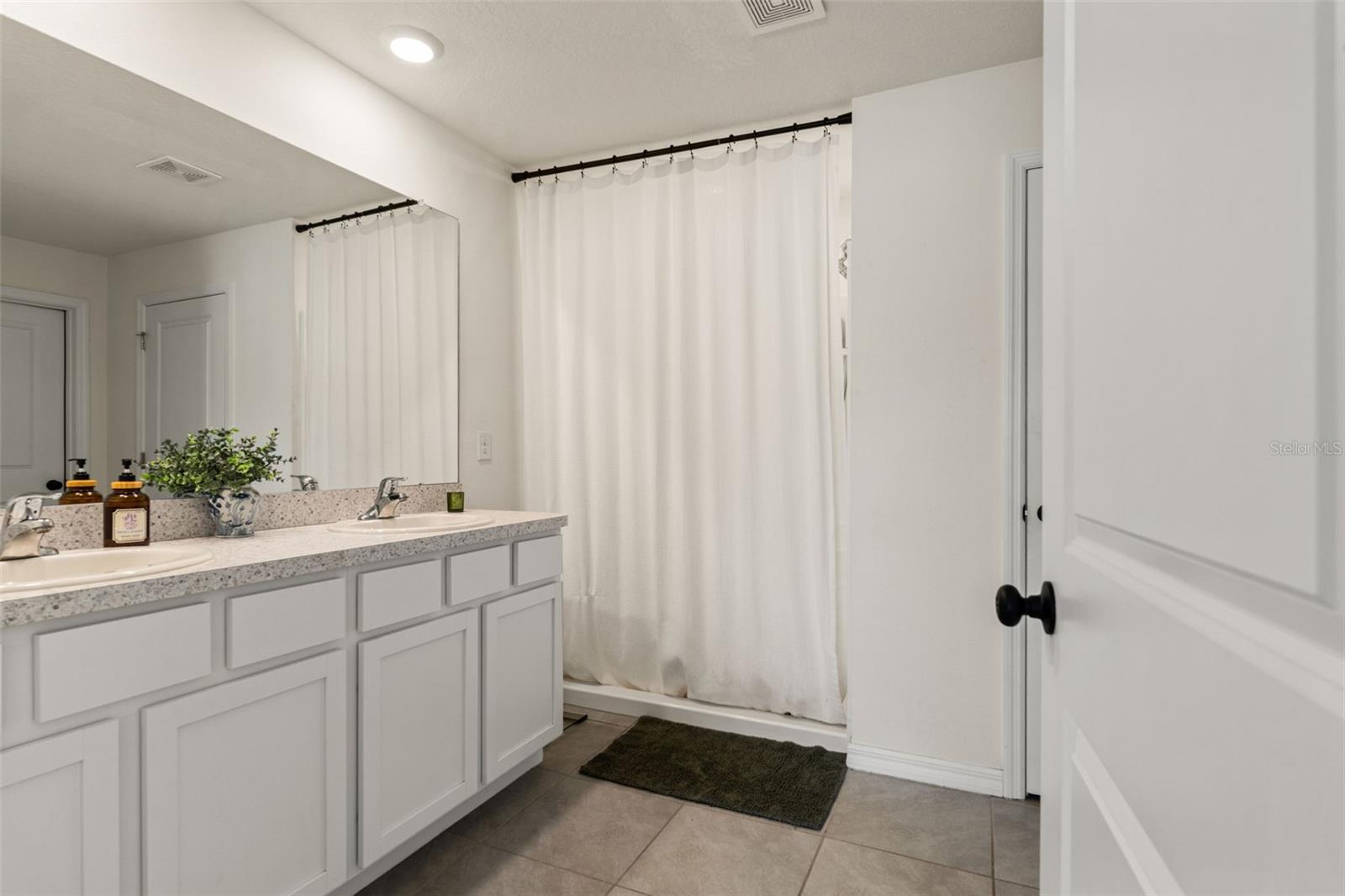 TRIUMPH SOUTH PH 1 - Residential