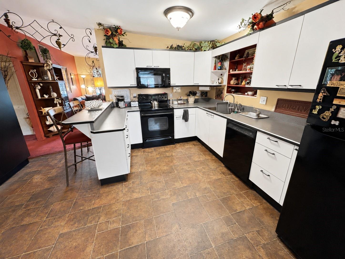 608 DIXIE LANE