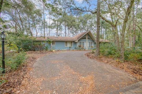 A home in DELAND