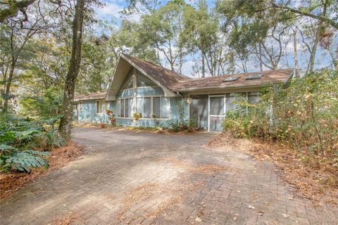 A home in DELAND