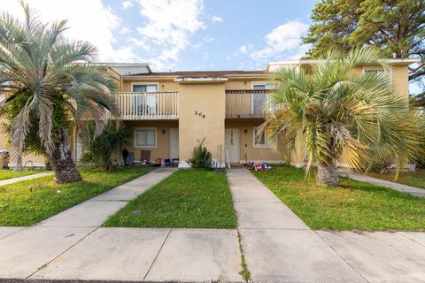 206 WATTS LANE KISSIMMEE FL 34743