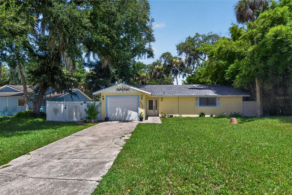 Photo of 408 Palm Avenue, Ormond Beach, FL 32174 (MLS # TB8531145)