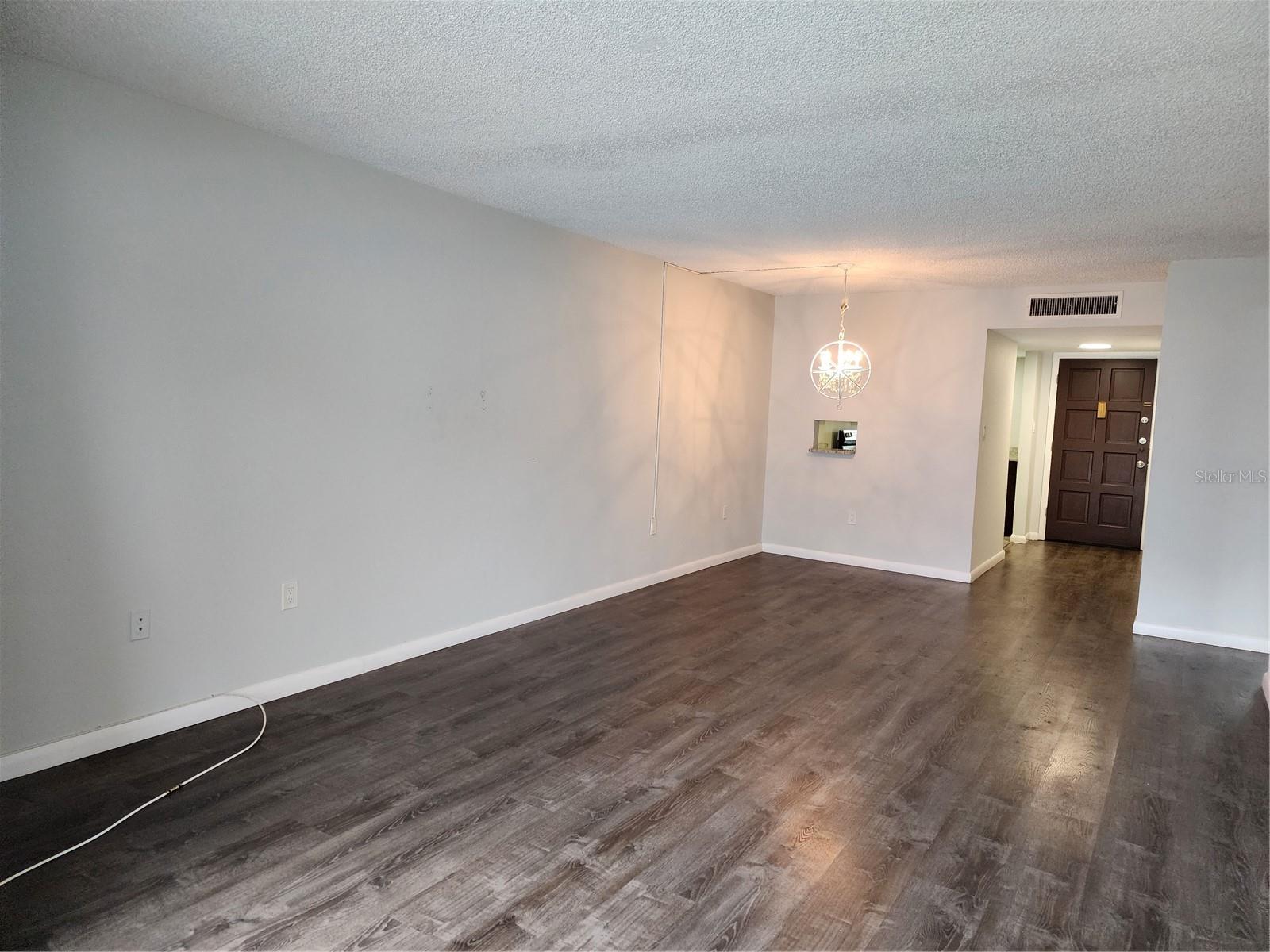 SUNSHINE TOWERS APT RESIDENCES - Residential