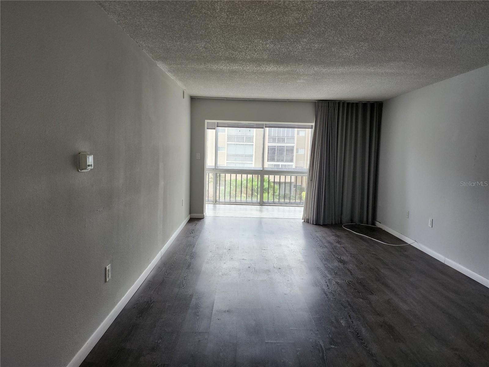 SUNSHINE TOWERS APT RESIDENCES - Residential