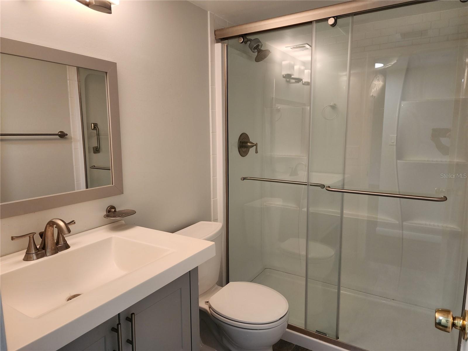 SUNSHINE TOWERS APT RESIDENCES - Residential