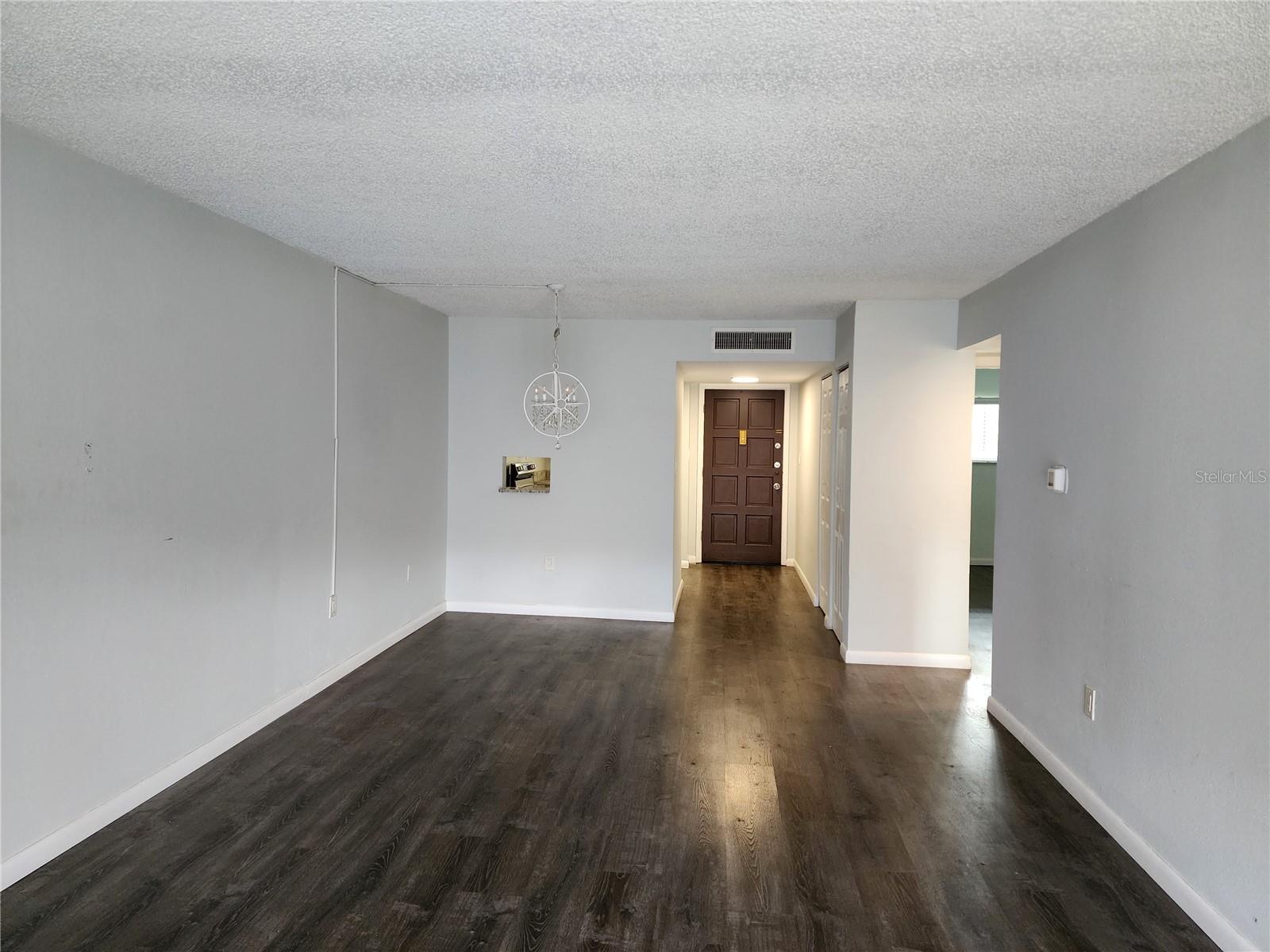 SUNSHINE TOWERS APT RESIDENCES - Residential