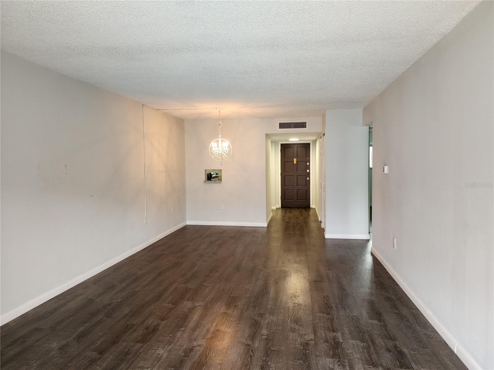 SUNSHINE TOWERS APT RESIDENCES - Residential