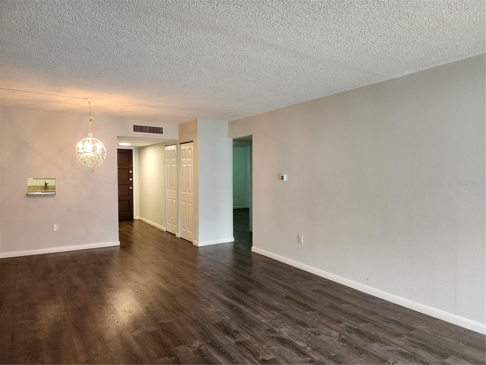 SUNSHINE TOWERS APT RESIDENCES - Residential