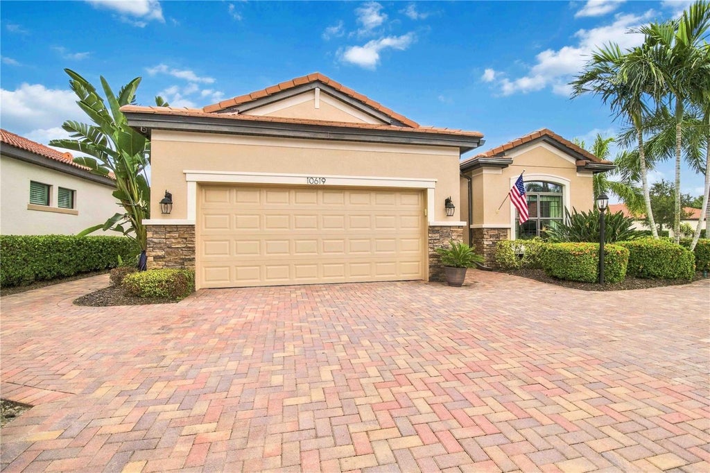 Photo of 10619 Glencorse Terrace, Bradenton, FL 34211 (MLS # A4706313)
