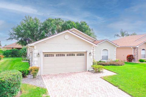 A home in LAKE WALES