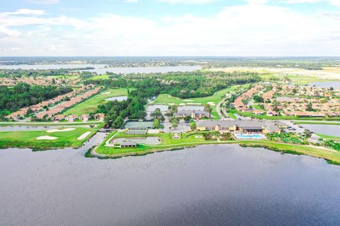 A home in LAKE WALES