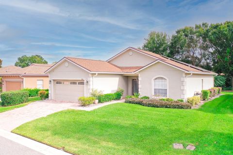 A home in LAKE WALES